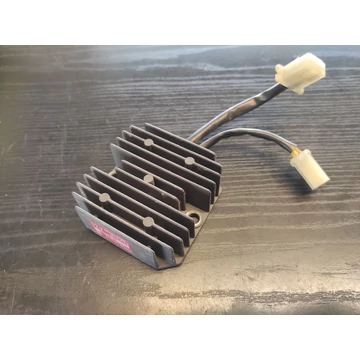 KYMCO BET&amp;WIN 125 150 2005 SH25CA Feszültségszabályozó Spannungsregler Regulator