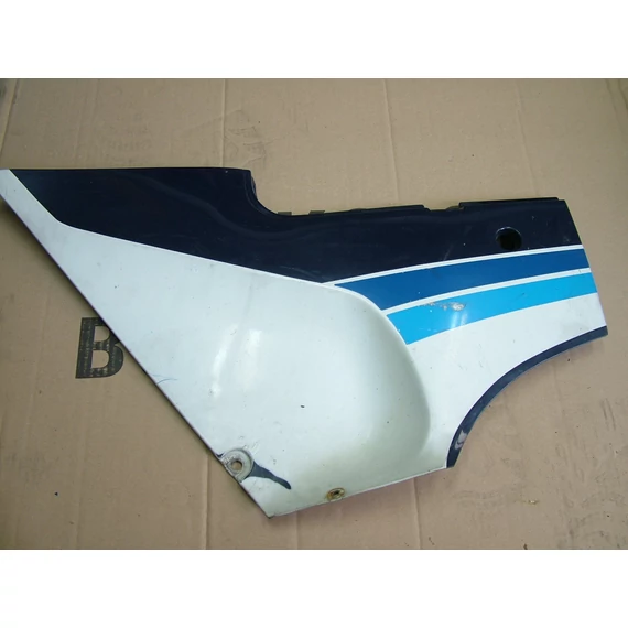 Suzuki RG 250 1986-1987 Bal ülés alatti idom