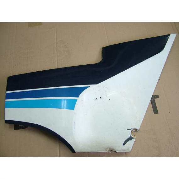 Suzuki RG 250 1986-1987 Jobb ülés alatti  idom