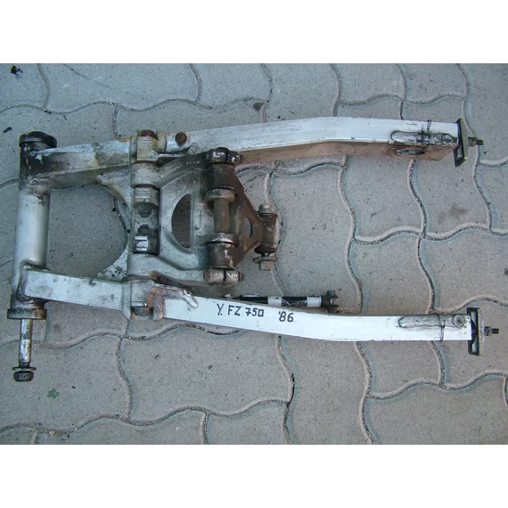Yamaha FZ 750 1986 villa hátsó
