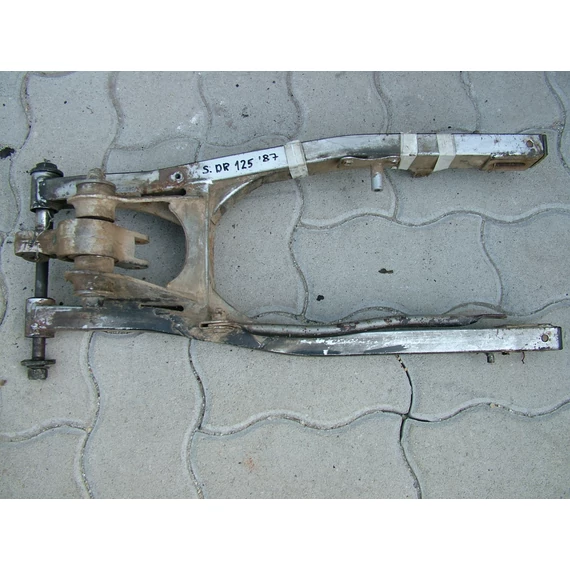 Suzuki DR 125 1987 villa hátsó