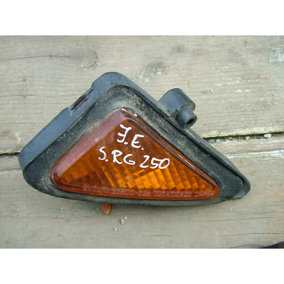 Suzuki RG 250 jobb első index