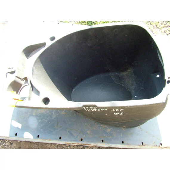 Daelim History 125 2002 Sisaktartó Helmfach helmet compartement