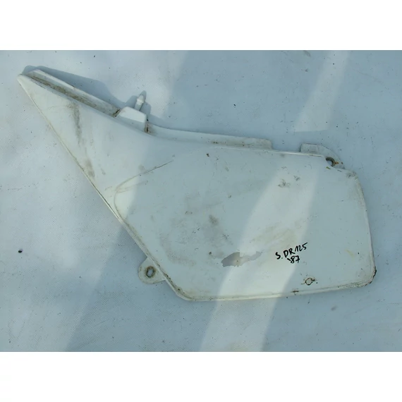 Suzuki DR125 1987  bal ülés alatti idom