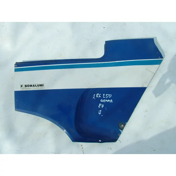 Suzuki RG250 Gamma 1987 jobb ülés alatti idom