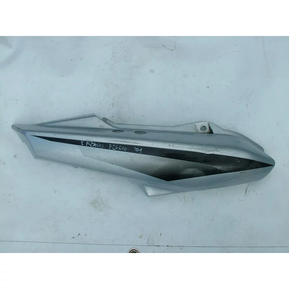 Yamaha FZS400 FZS600 2001 ülés alatti idom