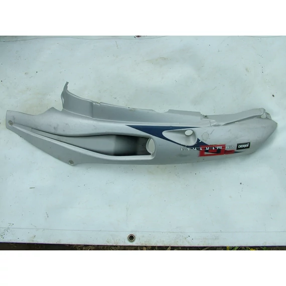 Derbi Predator 50 bal ülés alatti idom