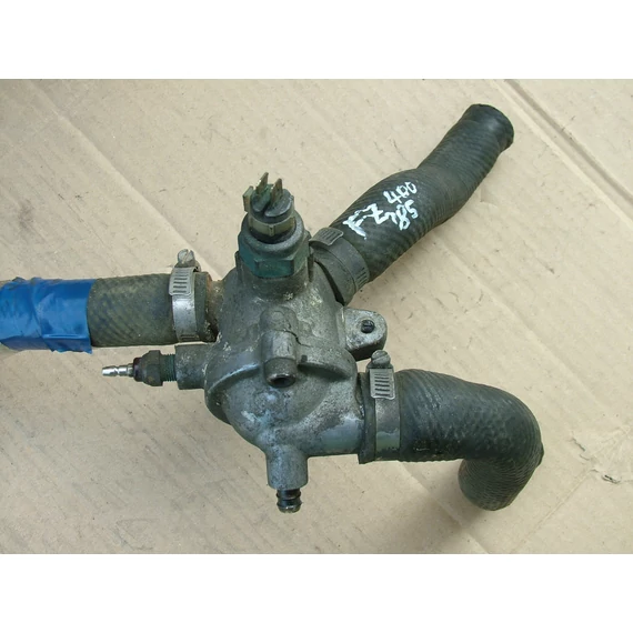 Yamaha FZ400 1985 termosztátház