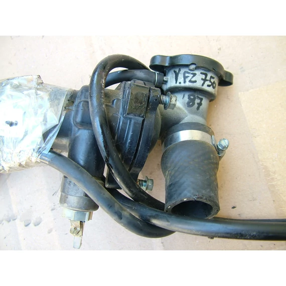 Yamaha FZ750 1987 termosztátház