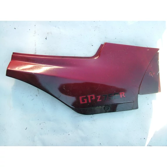 Kawasaki GPZ750R 1985 jobb ülés alatti idom