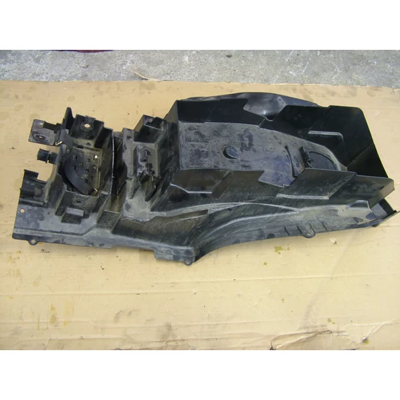 Suzuki DL650 2004 hátsó sárvédő felső