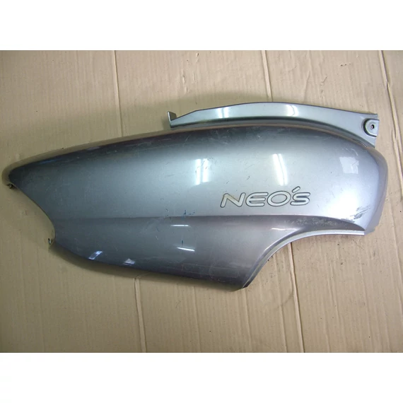 Yamaha Neos 50 2003 jobb ülés alatti idom