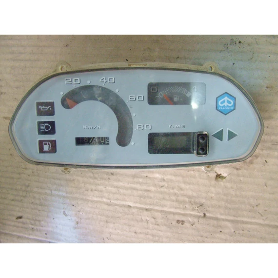 Piaggio Sfera 50 1993 kilométeróra Tachometer cockpit