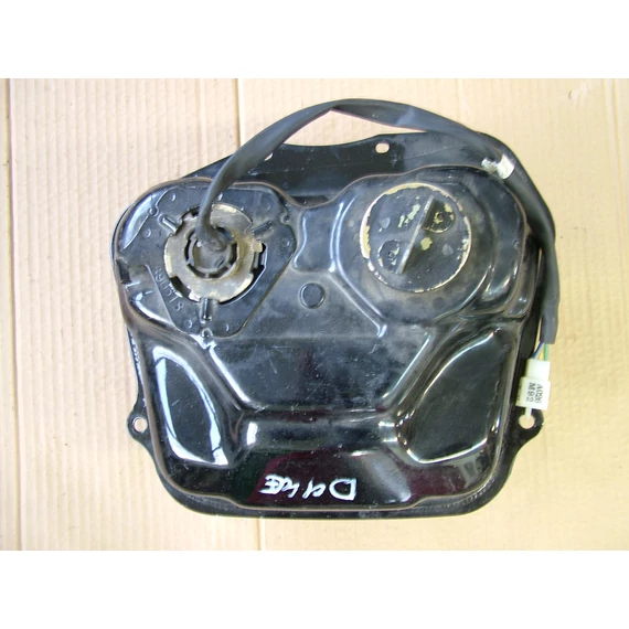 Sym Duke 150 2000 üzemanyagtank