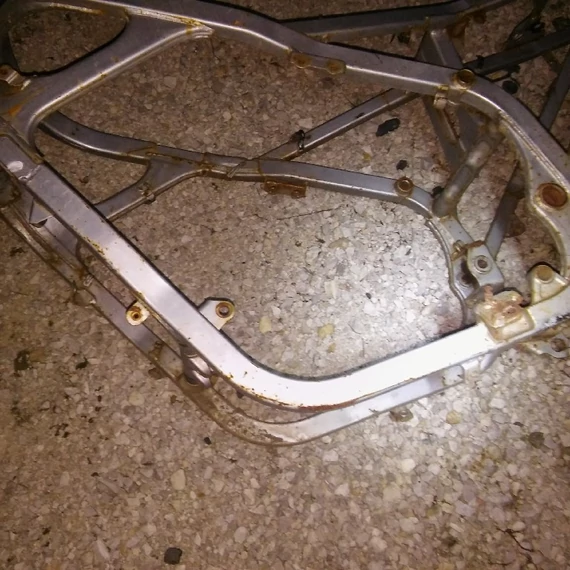 Honda VF750F RC15 1982- motorváz Hauptrahmen main frame