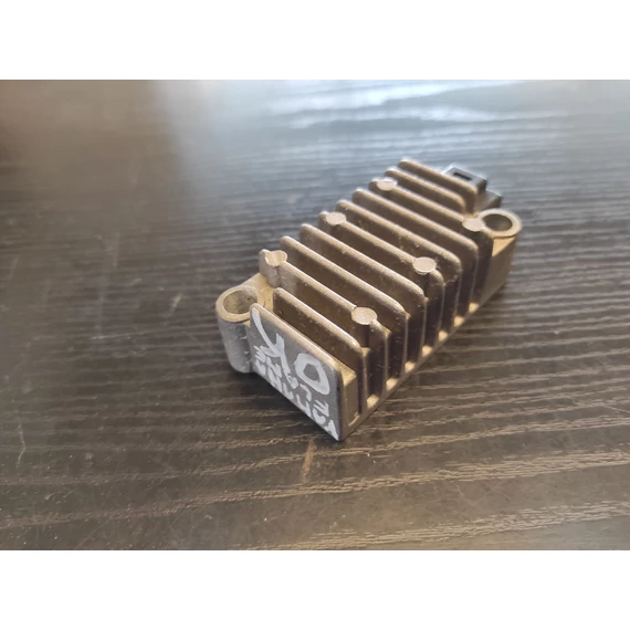  MBK XC125 Flame 2000-2004 Yamaha Cygnus R 125 1999-2002 feszültségszabályzó Regulator 