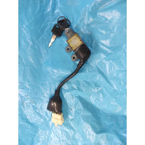 Yiben 50 QT-3 GY 50 Linea Speedy Peugeot V-Clic Vclic Garelli Cilone 4T50 Malaguti Malbo Baotian BT50QT-9 gyújtáskapcsoló Schloß set Ignition switch