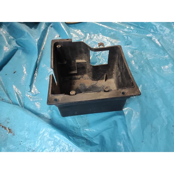 Yiben 50 QT-3 GY 50 Linea Speedy Peugeot V-Clic Vclic Garelli Cilone 4T50 Malaguti Malbo Baotian BT50QT-9 szerszámos rekesz Werkzeugfach tool compartment