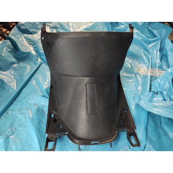 Yiben 50 QT-3 GY 50 Linea Speedy Peugeot V-Clic Vclic Garelli Cilone 4T50 Malaguti Malbo Baotian BT50QT-9 térdvédő idom verkleidung innen cover
